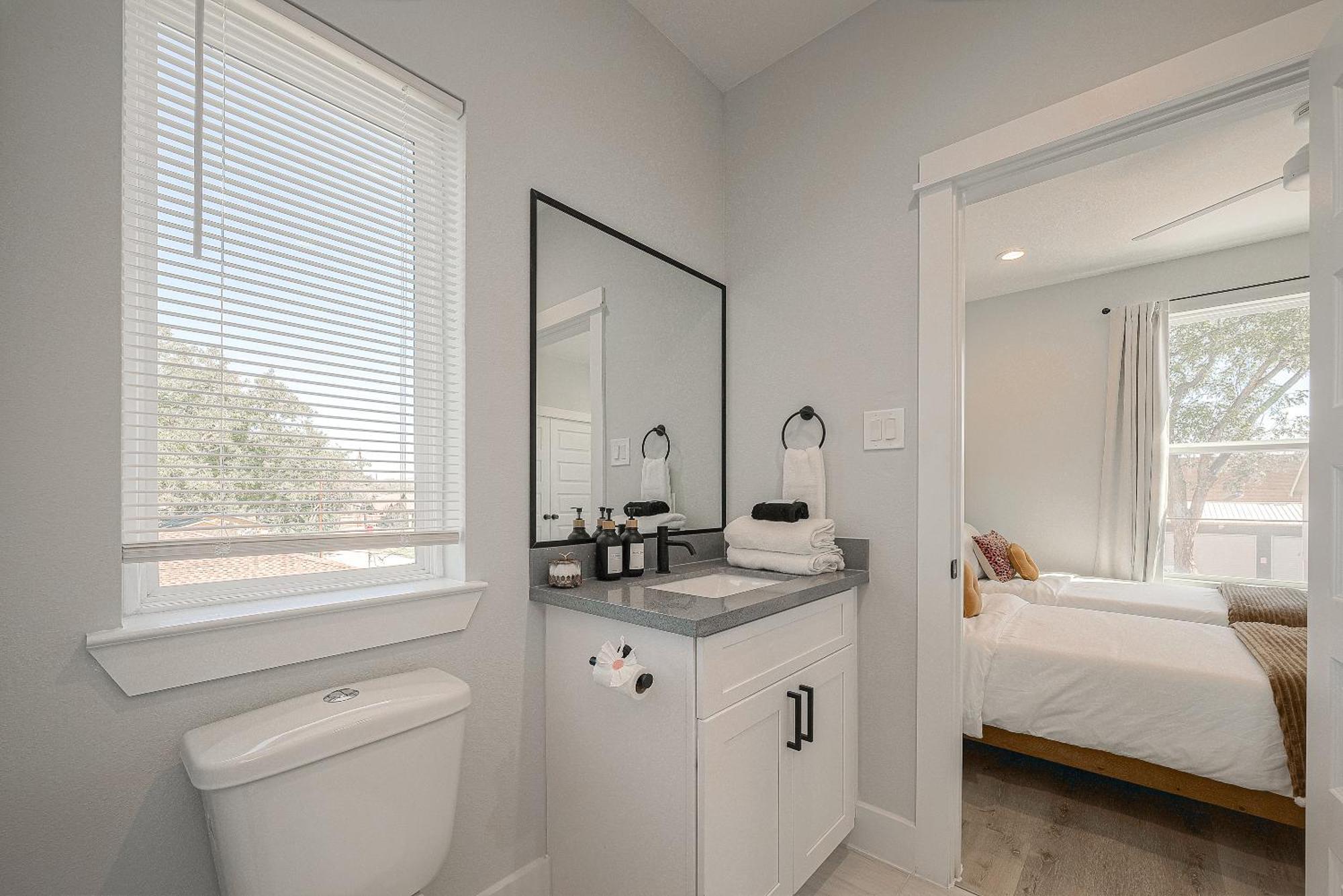 Boho Chic Downtown Retreat Villa Houston Exterior photo